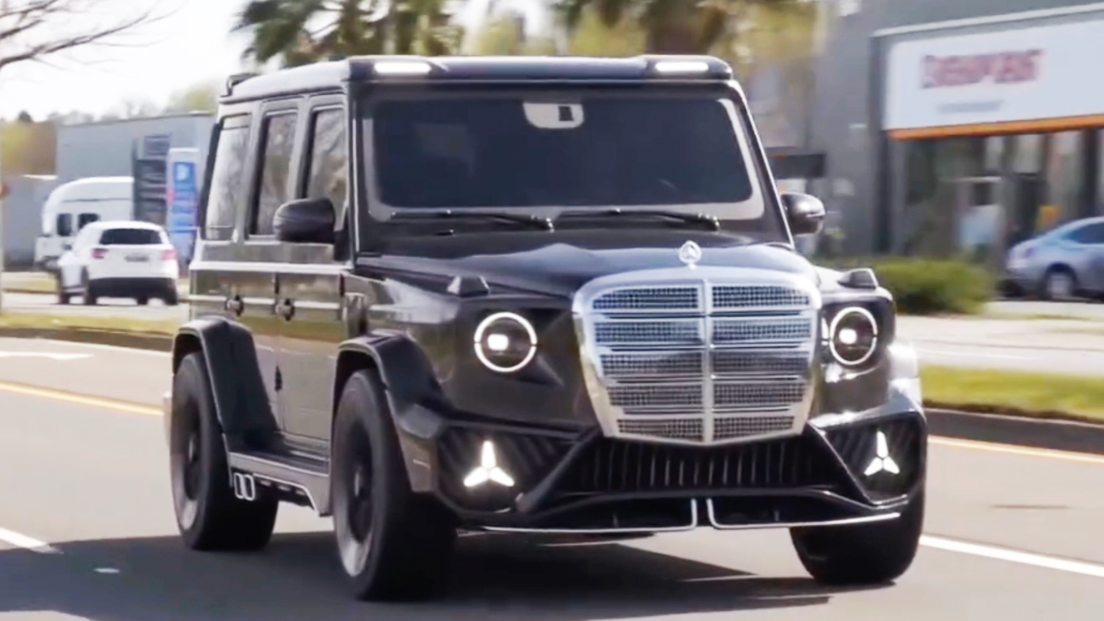 Окуляри G-Glass від Dubai Tuning вартістю 700 000 доларів США мають обличчя, яке наважився намалювати лише Mercedes