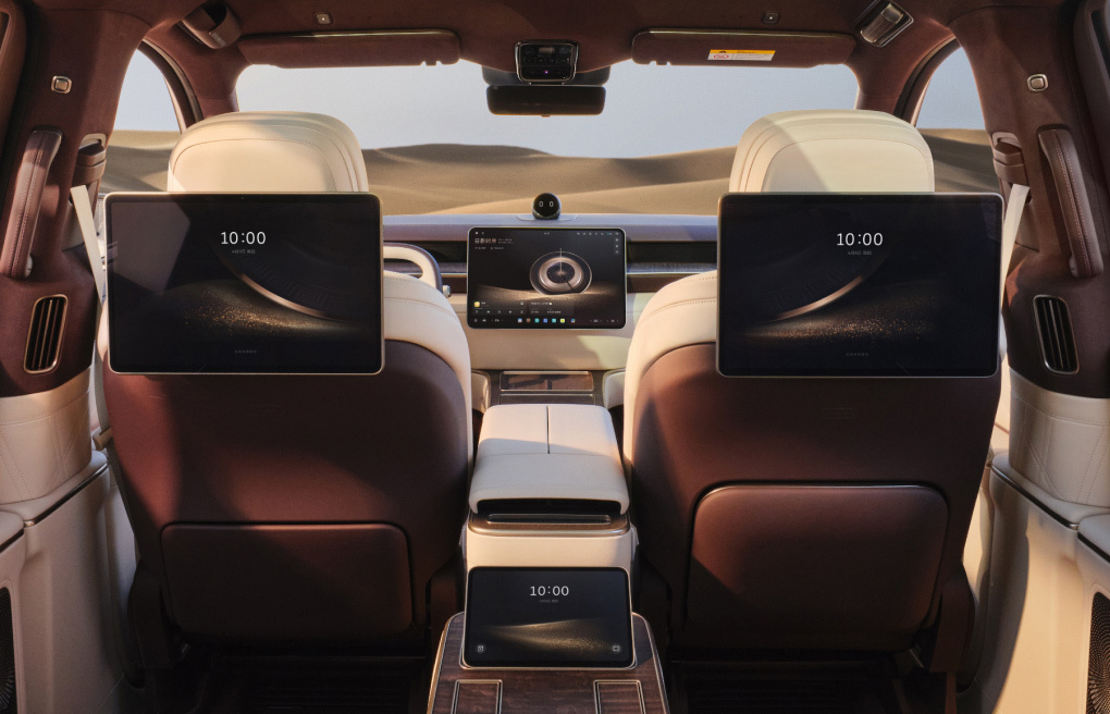 Nio’s New $57K Flagship Swaps Its Whole Battery Faster Than You Can Pump Gas