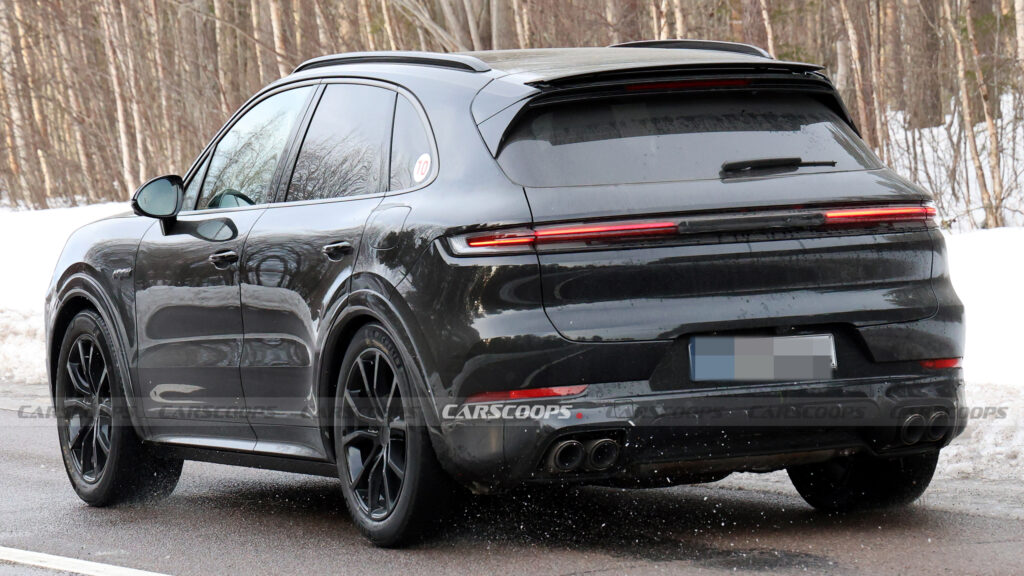 Porsche Cayenne GTS на зимових випробуваннях