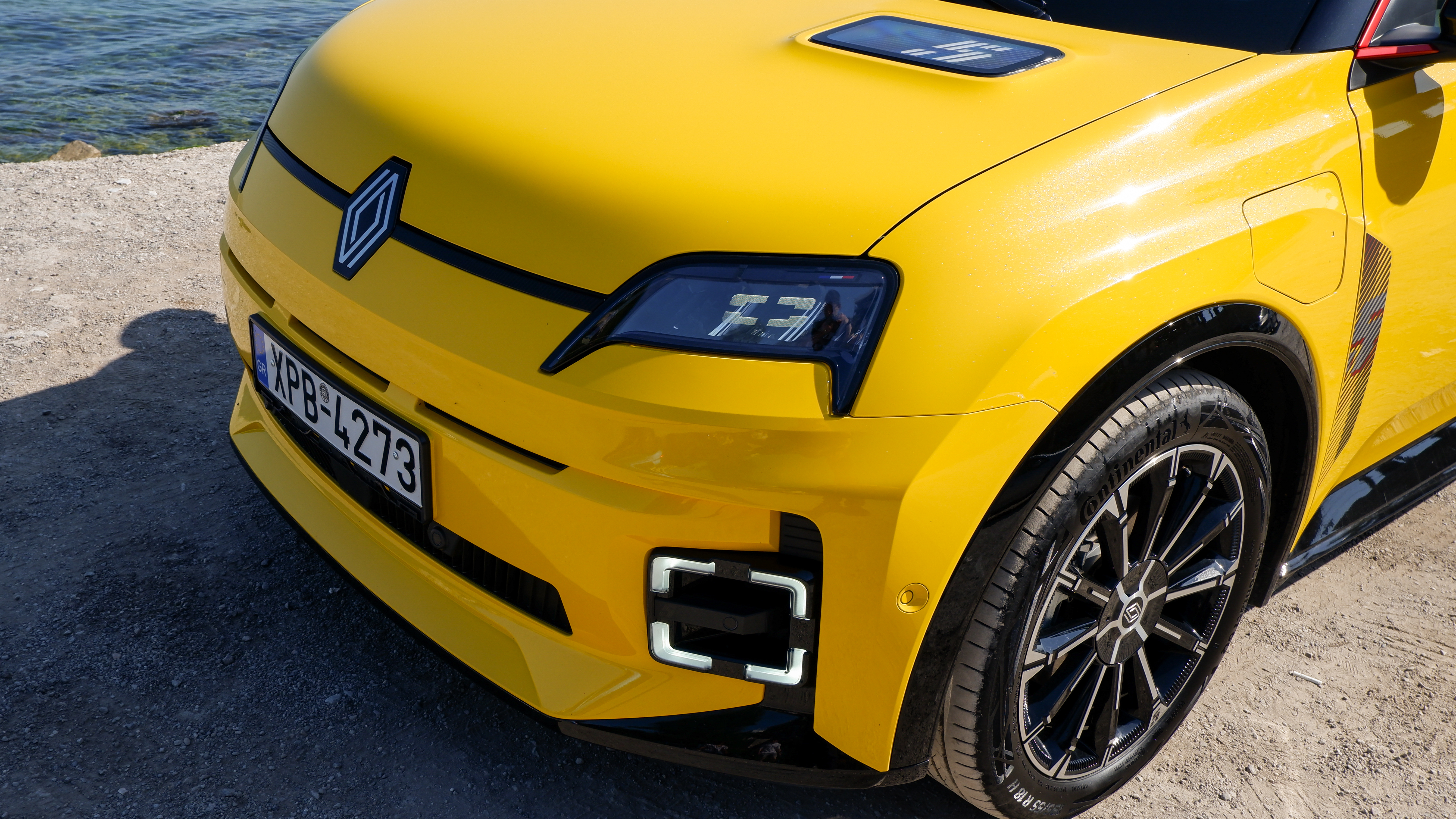 Чому американцям ніколи не дістанеться веселий Renault 5 E-Tech 2026 року — огляд