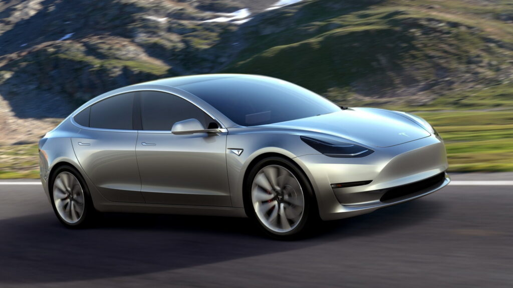  A Seven-Year-Old Tesla Model 3 Survived 380,000 Miles, Its Range Did Not