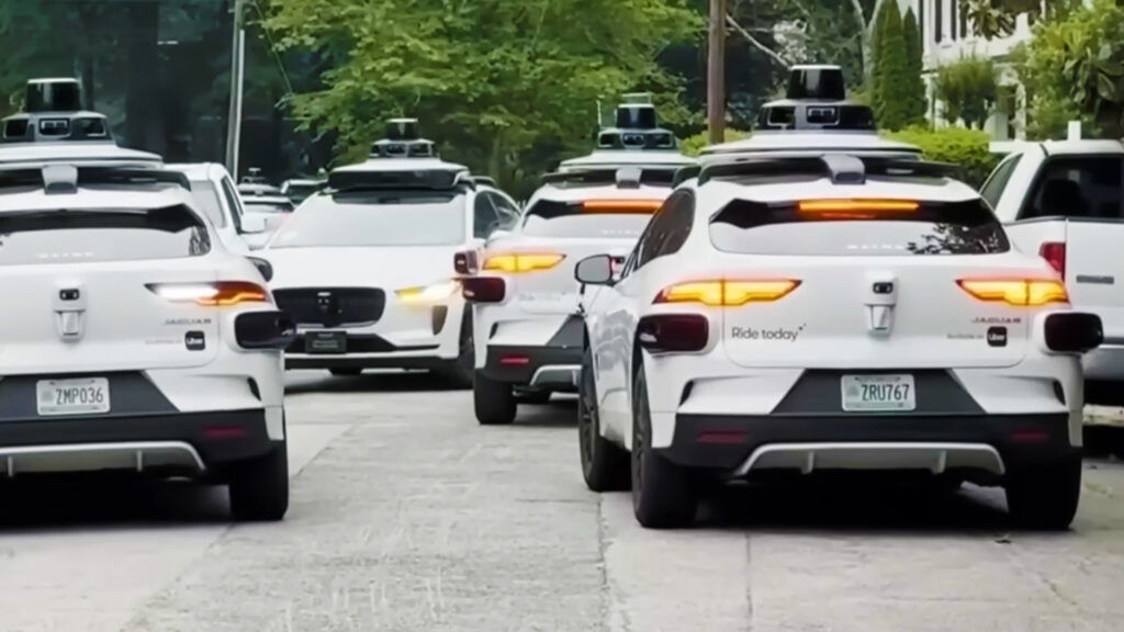  Dozens Of Empty Waymo Robotaxis Keep  Circling An Atlanta Cul-De-Sac For Hours