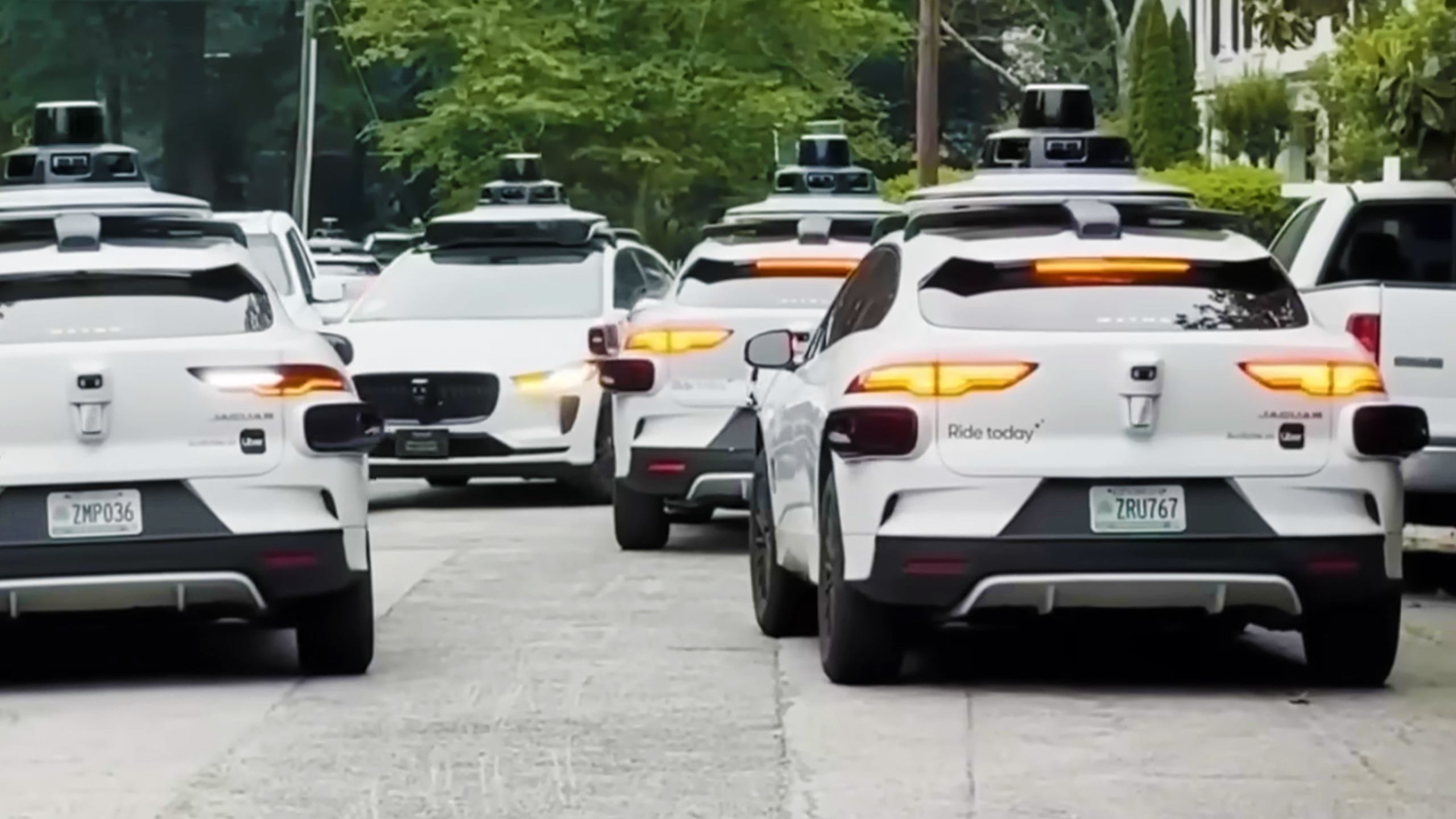 Waymo 無人計程車在亞特蘭大死巷聚集數小時，居民憂安全隱憂