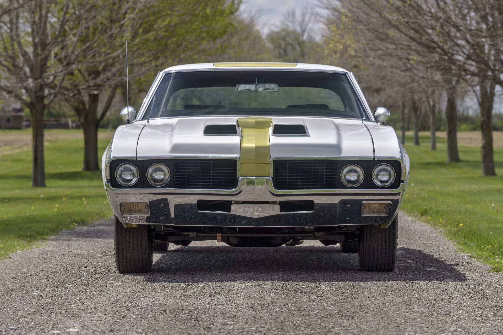 1969 Hurst/Olds дойде с скоростен лост „Неговият и нейният“ – и това означаваше точно това, което си мислехте