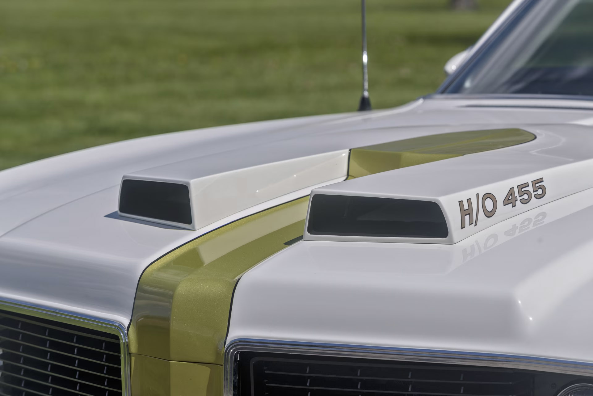1969 Hurst/Olds дойде с скоростен лост „Неговият и нейният“ – и това означаваше точно това, което си мислехте