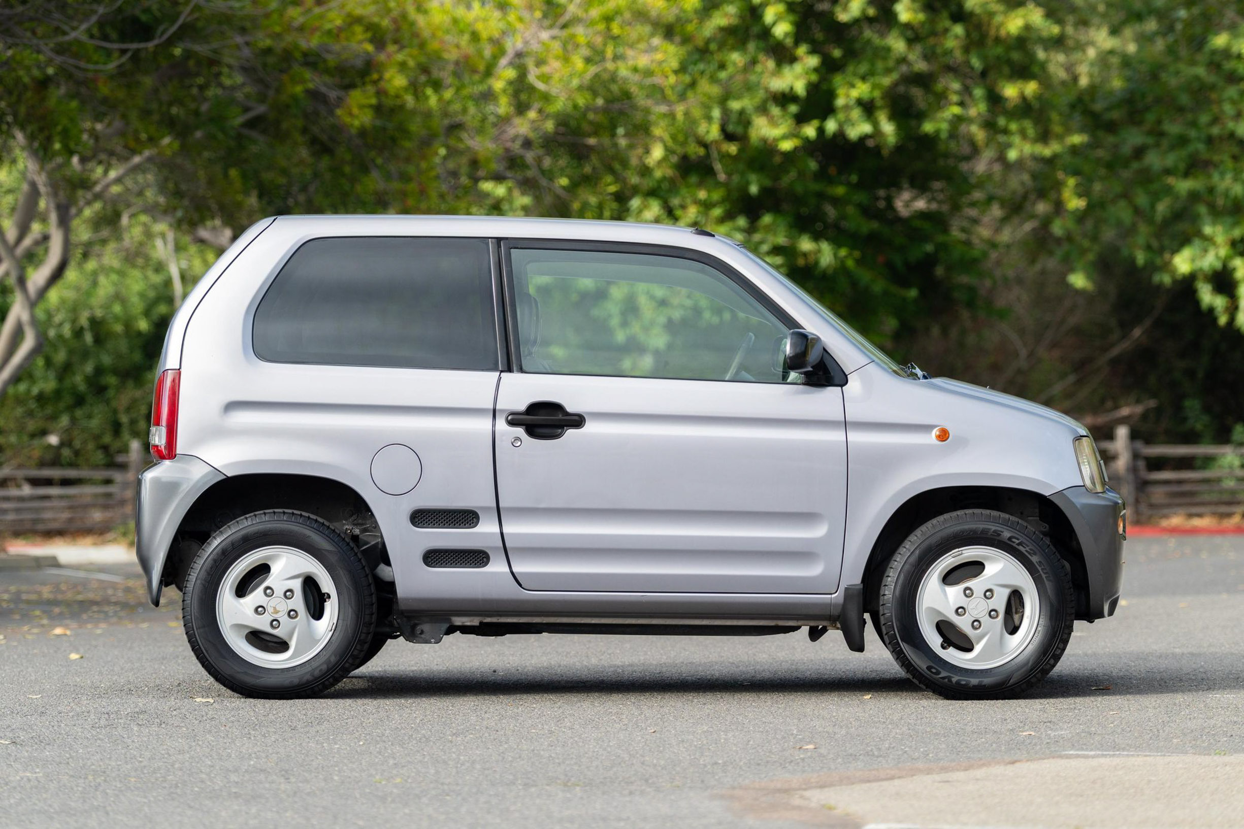 Honda's Z Looks Like A Kei Crossover, But It's A Mid-Engined Hot