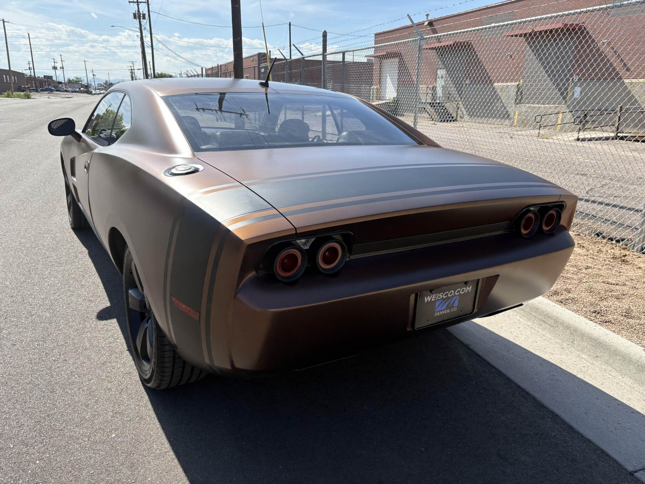 Dodge Charger SRT8 был четырехдверным. В этом единственном экземпляре их два.
