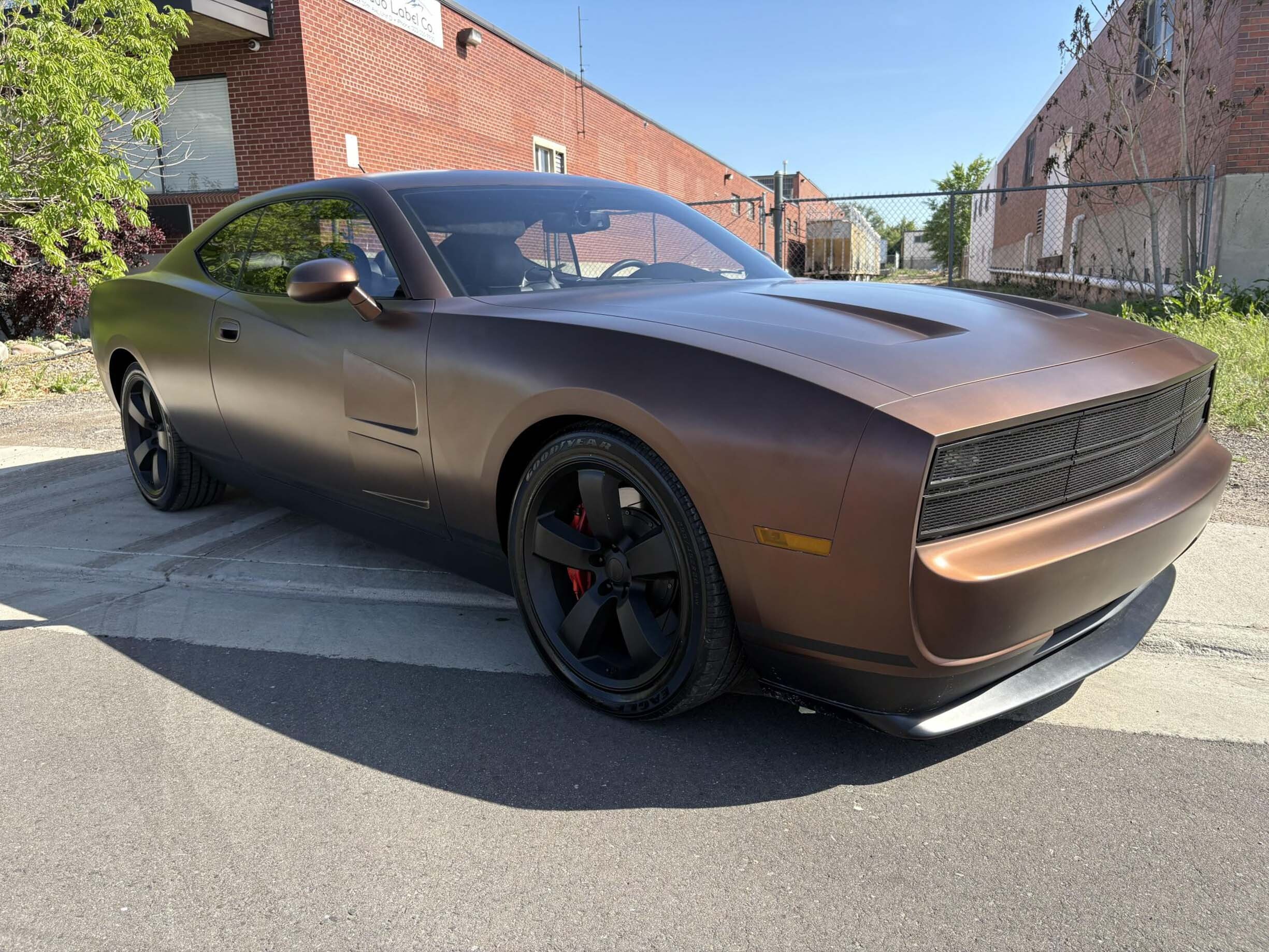 Dodge Charger SRT8 был четырехдверным. В этом единственном экземпляре их два.