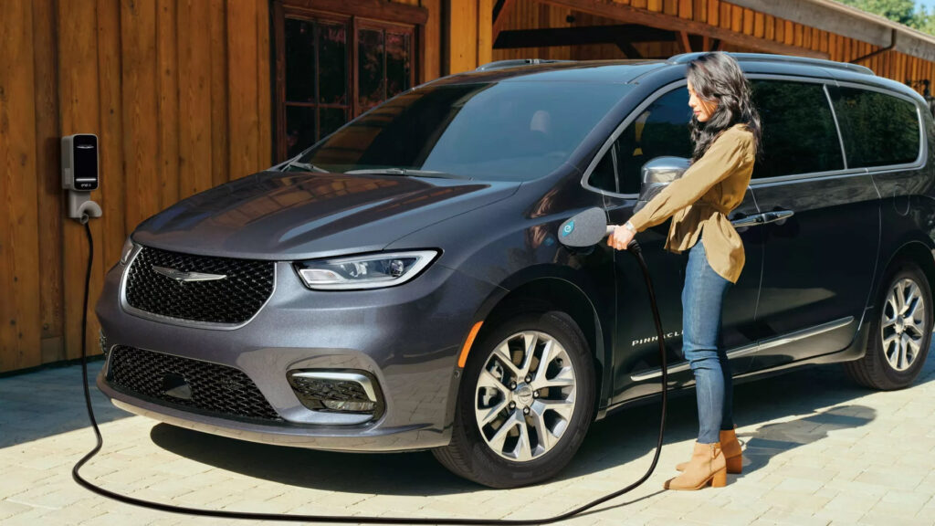 After Four Fires, Chrysler Tells Pacifica Hybrid Owners To S