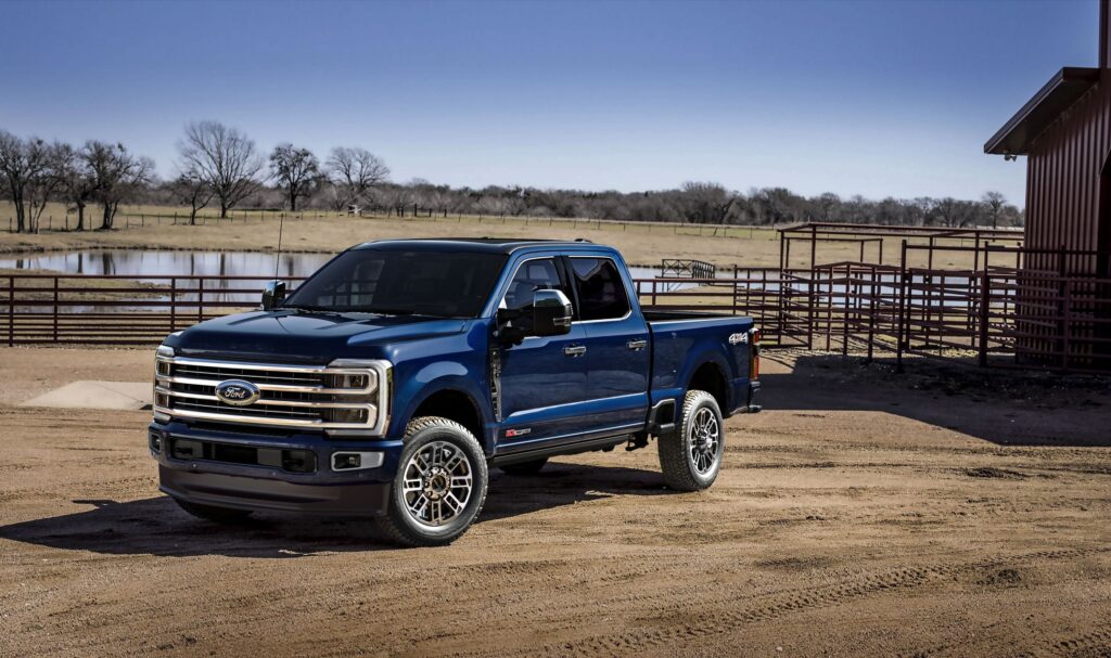  Detroit Automakers Slashed Canadian Production, Setting Up Tense Union Talks