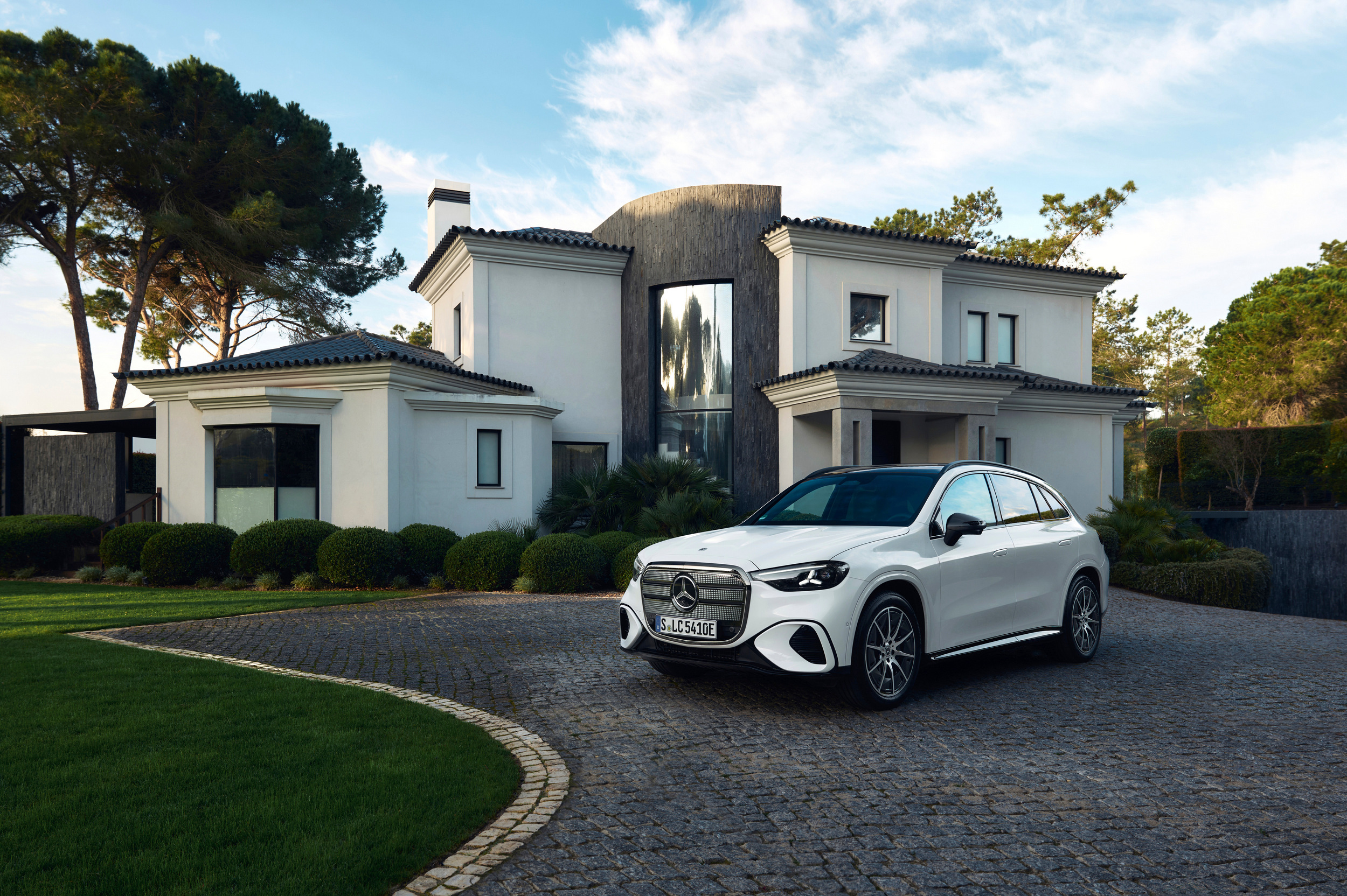 Mercedes Expands The GLC Electric’s Lineup With Cheaper Models