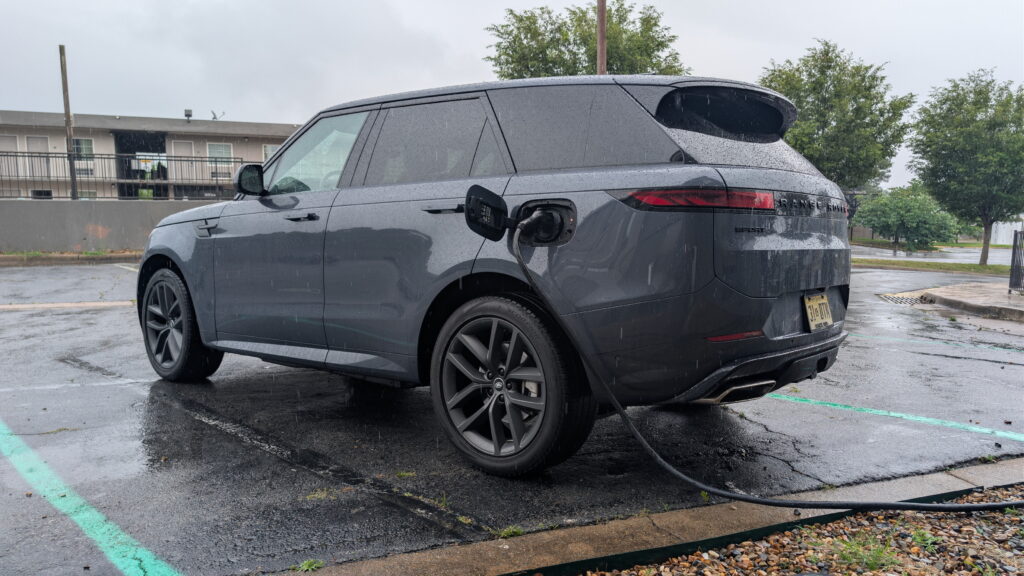  The 2026 Range Rover Sport PHEV Is A Master Of Nothing And That&rsquo;s Its Trick | Review
