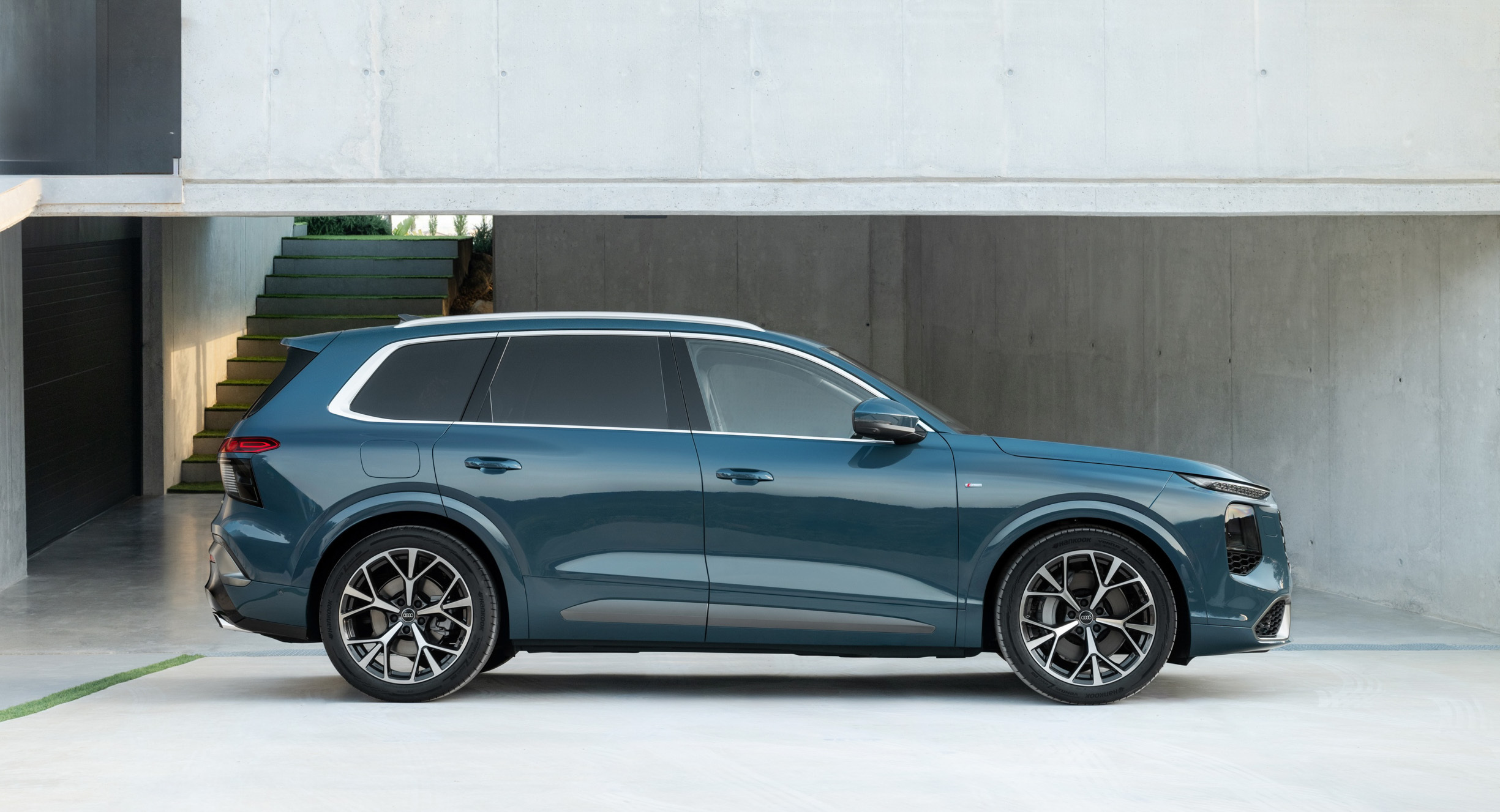 Audi’s New Q7 Will Pull Itself Over If You Pass Out While Enjoying A Massage