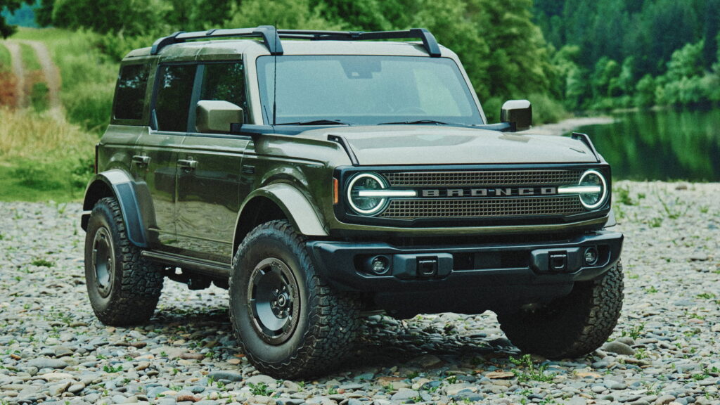  JLR Could Go After Ford&rsquo;s Bronco With Simpler Stellantis-Based Defender