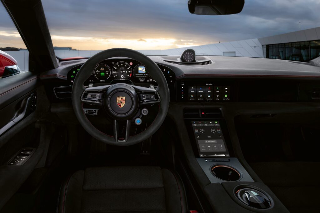 Салон Porsche Taycan 2027
