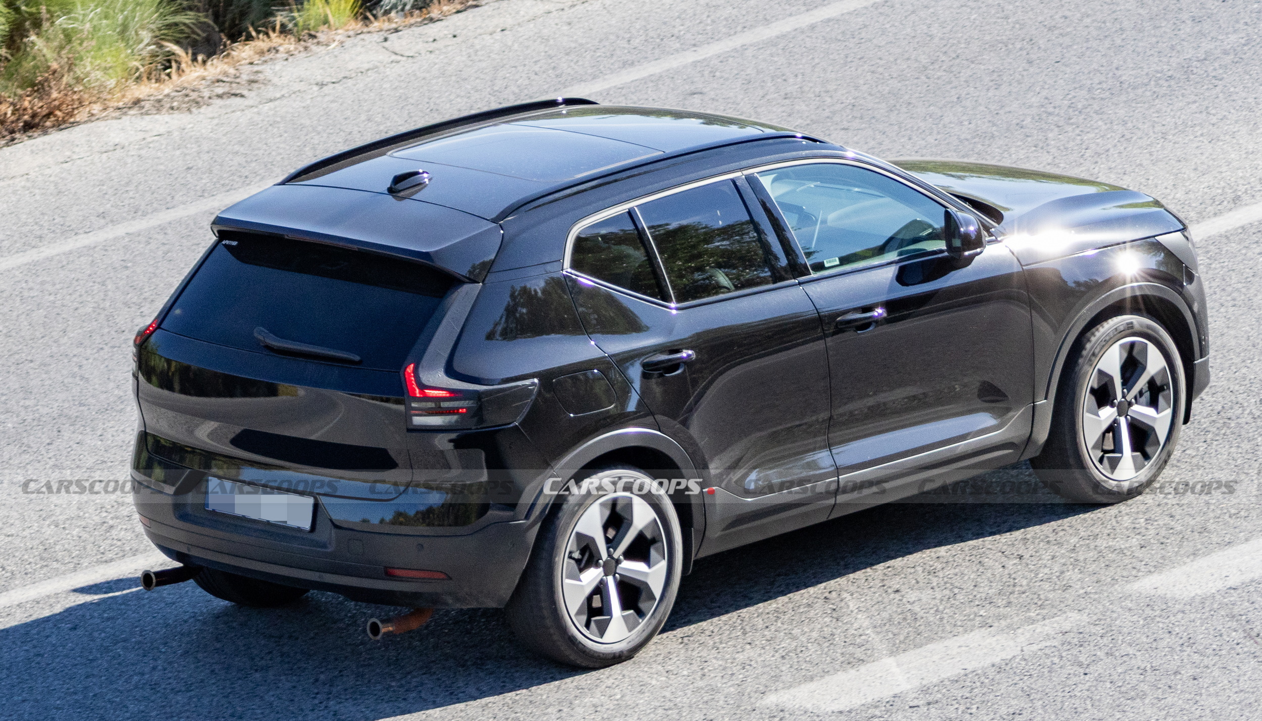 Volvo’s Decade-Old XC40 Spied Testing Yet Another Facelift