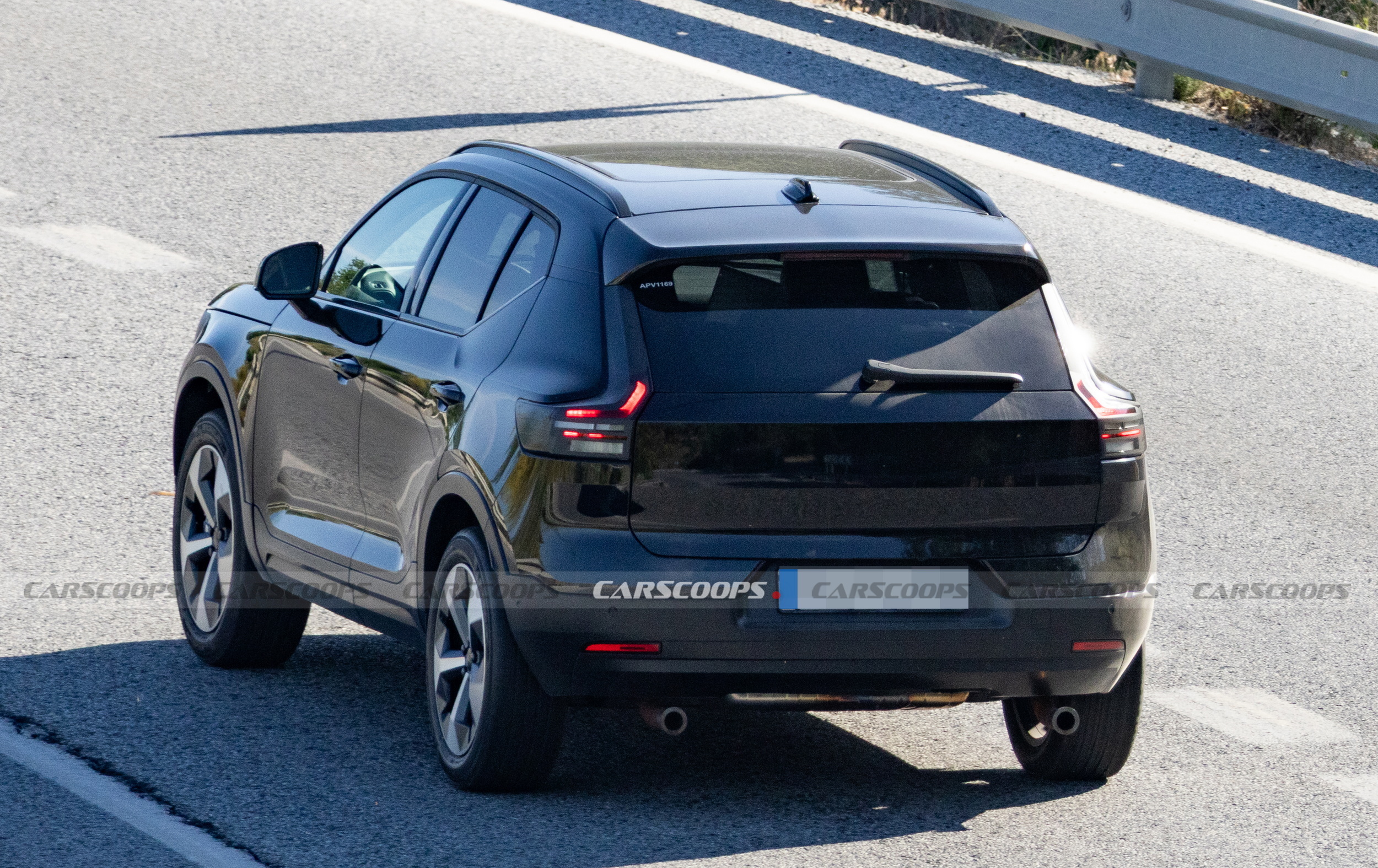 Volvo’s Decade-Old XC40 Spied Testing Yet Another Facelift