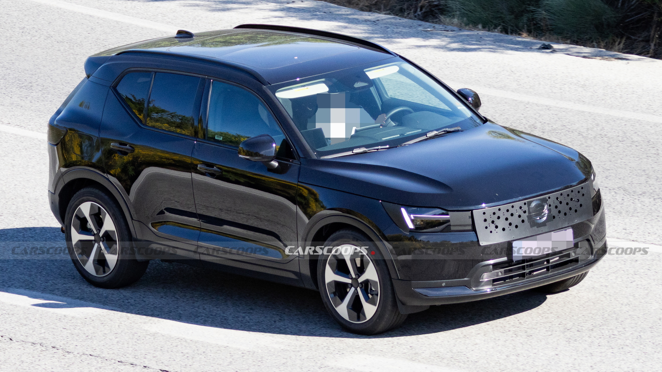 Volvo’s Decade-Old XC40 Spied Testing Yet Another Facelift