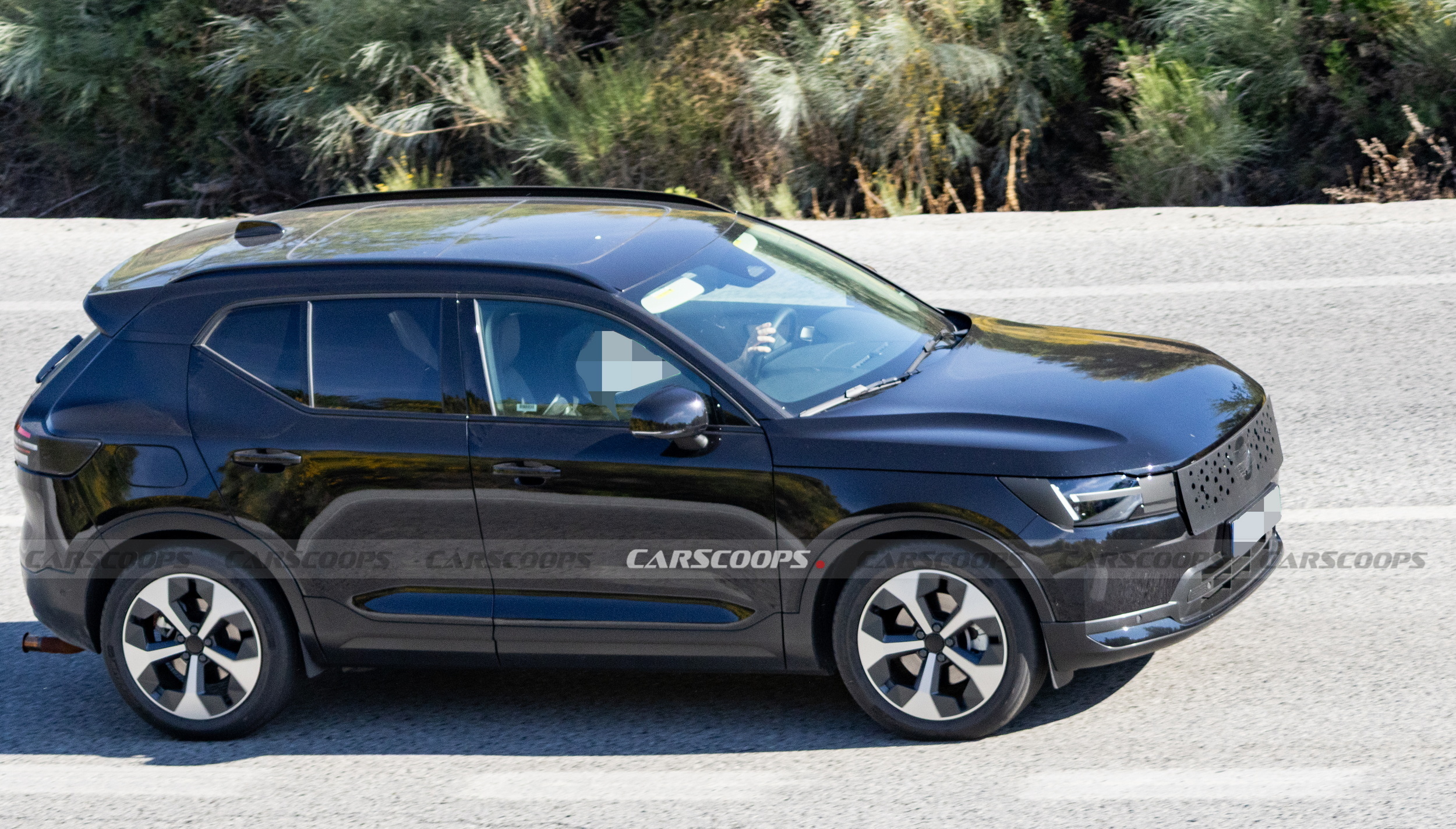 Volvo’s Decade-Old XC40 Spied Testing Yet Another Facelift