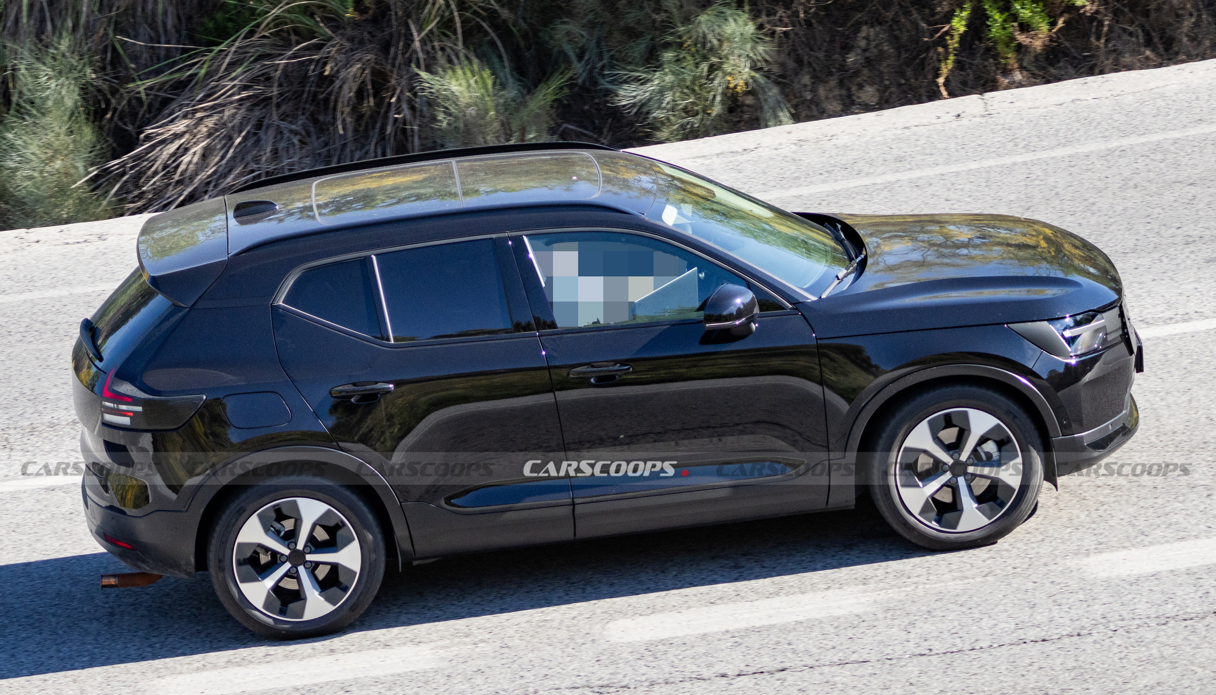 Volvo’s Decade-Old XC40 Spied Testing Yet Another Facelift