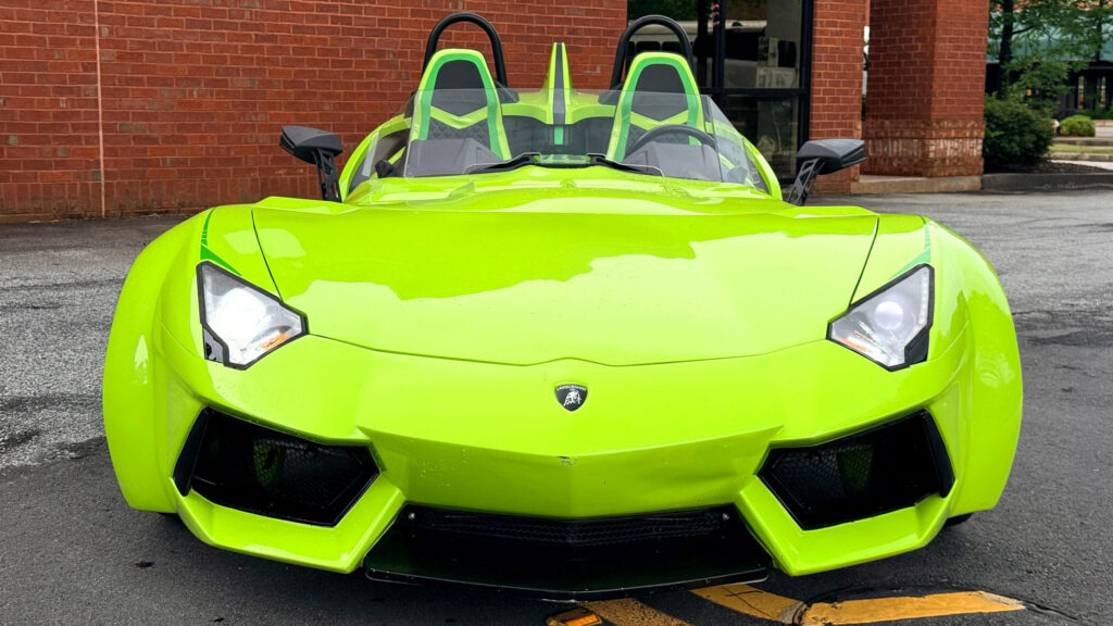  This Slingshot’s Lamborghini Costume Wore Off At $13,786