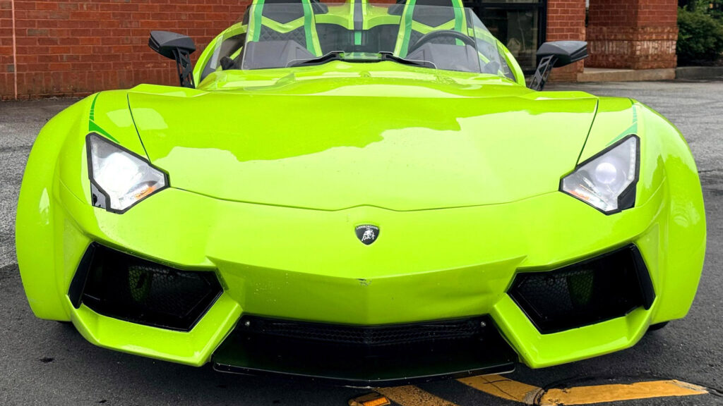  This Slingshot’s Lamborghini Costume Wore Off At $13,786
