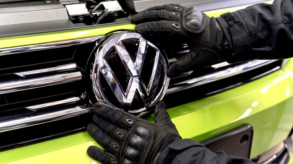  Thieves Keep Stealing A $2,600 VW Part That’s Useless The Moment It’s Removed