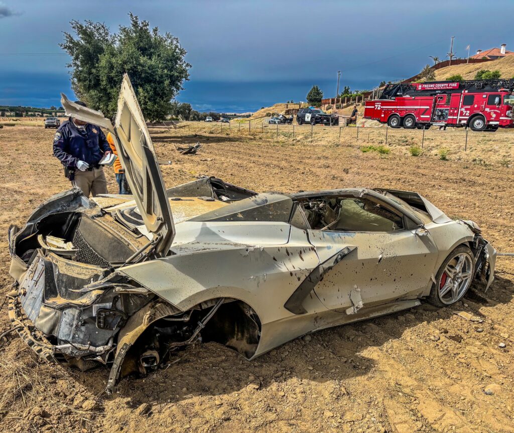 Пошкоджений C8 Corvette, вигляд збоку
