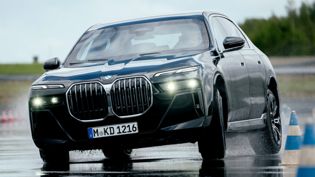  BMW Demonstrates Armored X5 And 7-Series To Clients