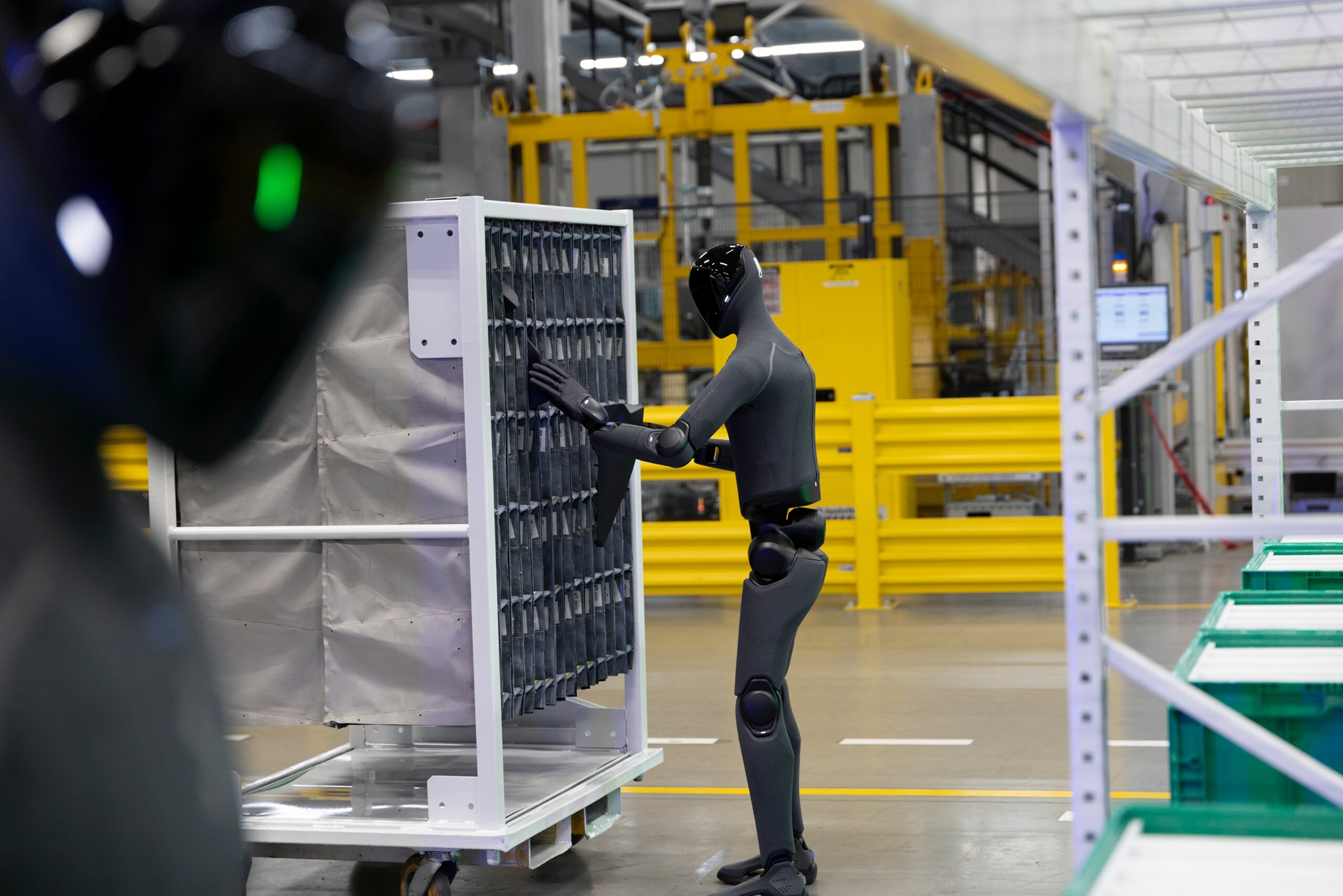 Най-новият американски работник на BMW е робот, който изглежда зловещо човек