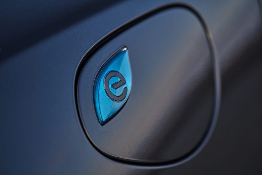  After Four Fires, Chrysler Tells Pacifica Hybrid Owners To Stop Charging And Park Outside