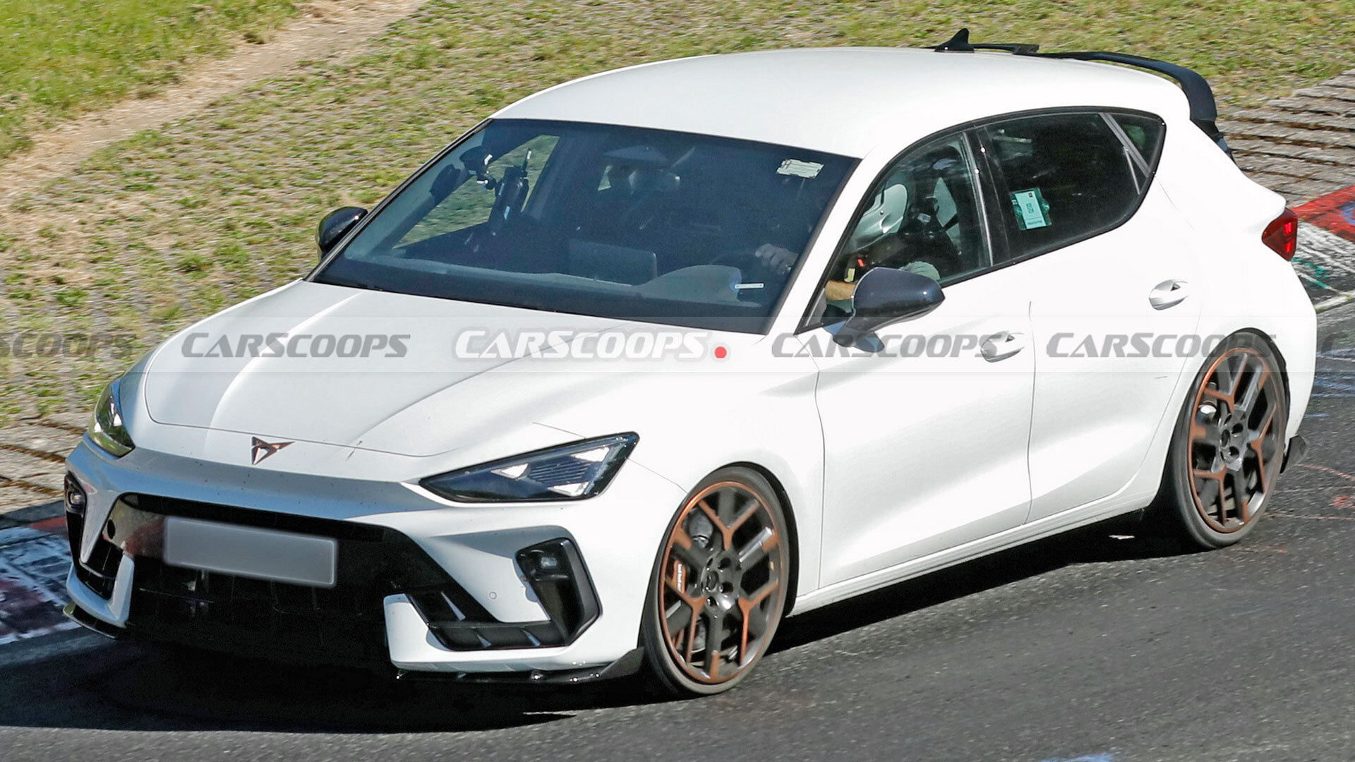 Cupra Leon VZ TCR przyłapana na Nürburgringu – 321 KM i tylko 499 sztuk