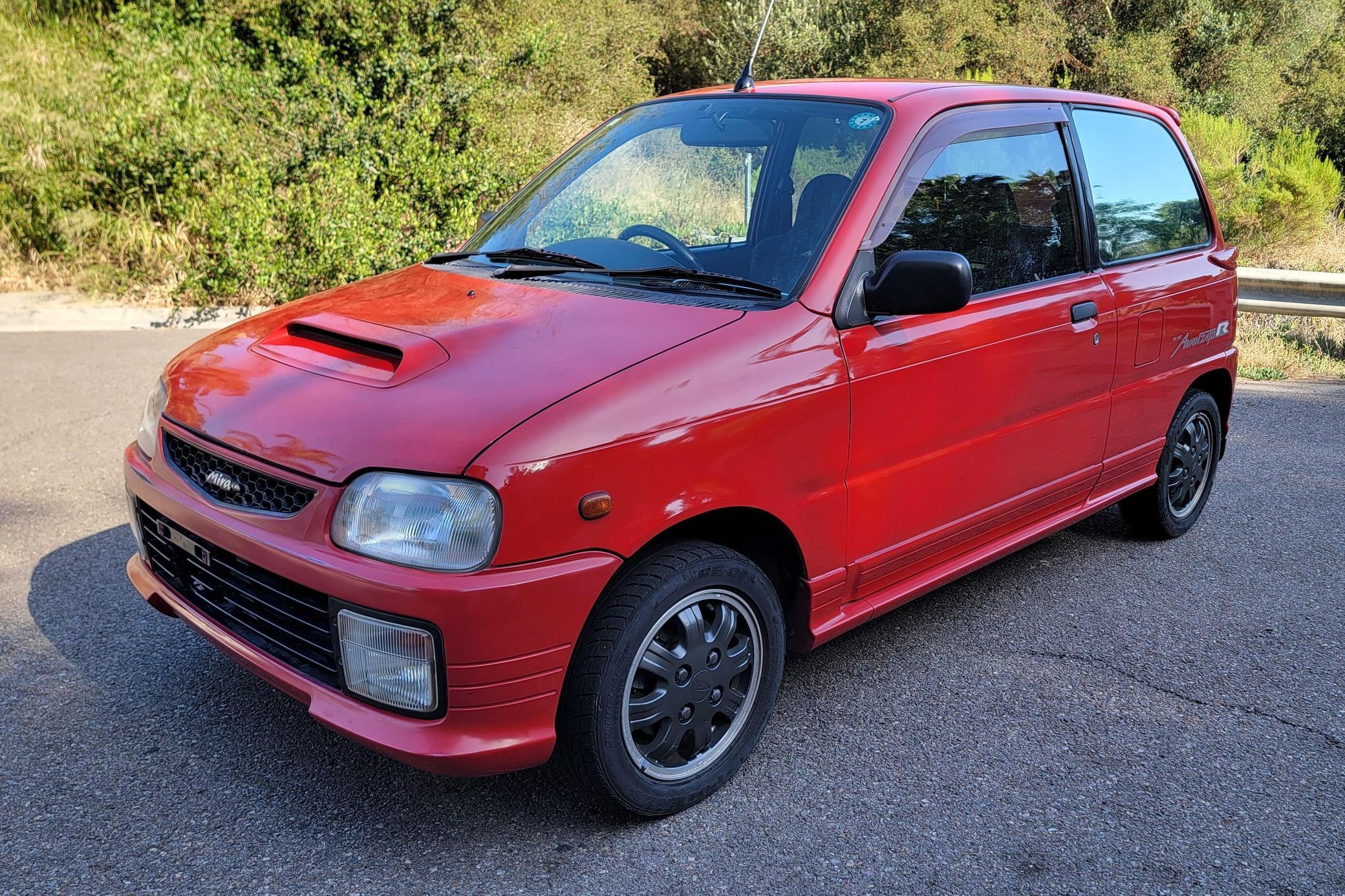 This Daihatsu Kei Hot Hatch Packs 5 Speeds, 4 Cylinders, And A US Passport