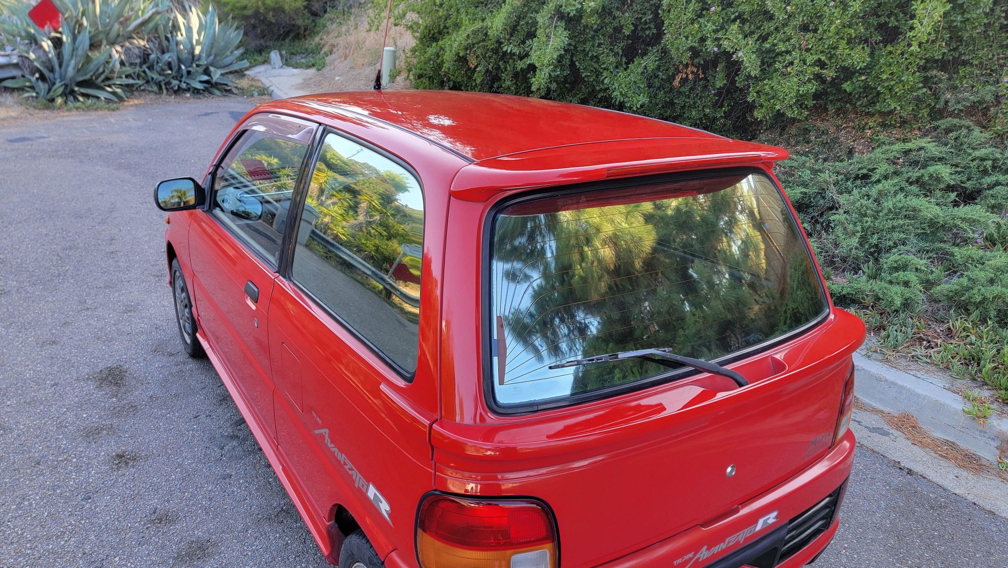 This Daihatsu Kei Hot Hatch Packs 5 Speeds, 4 Cylinders, And A US Passport