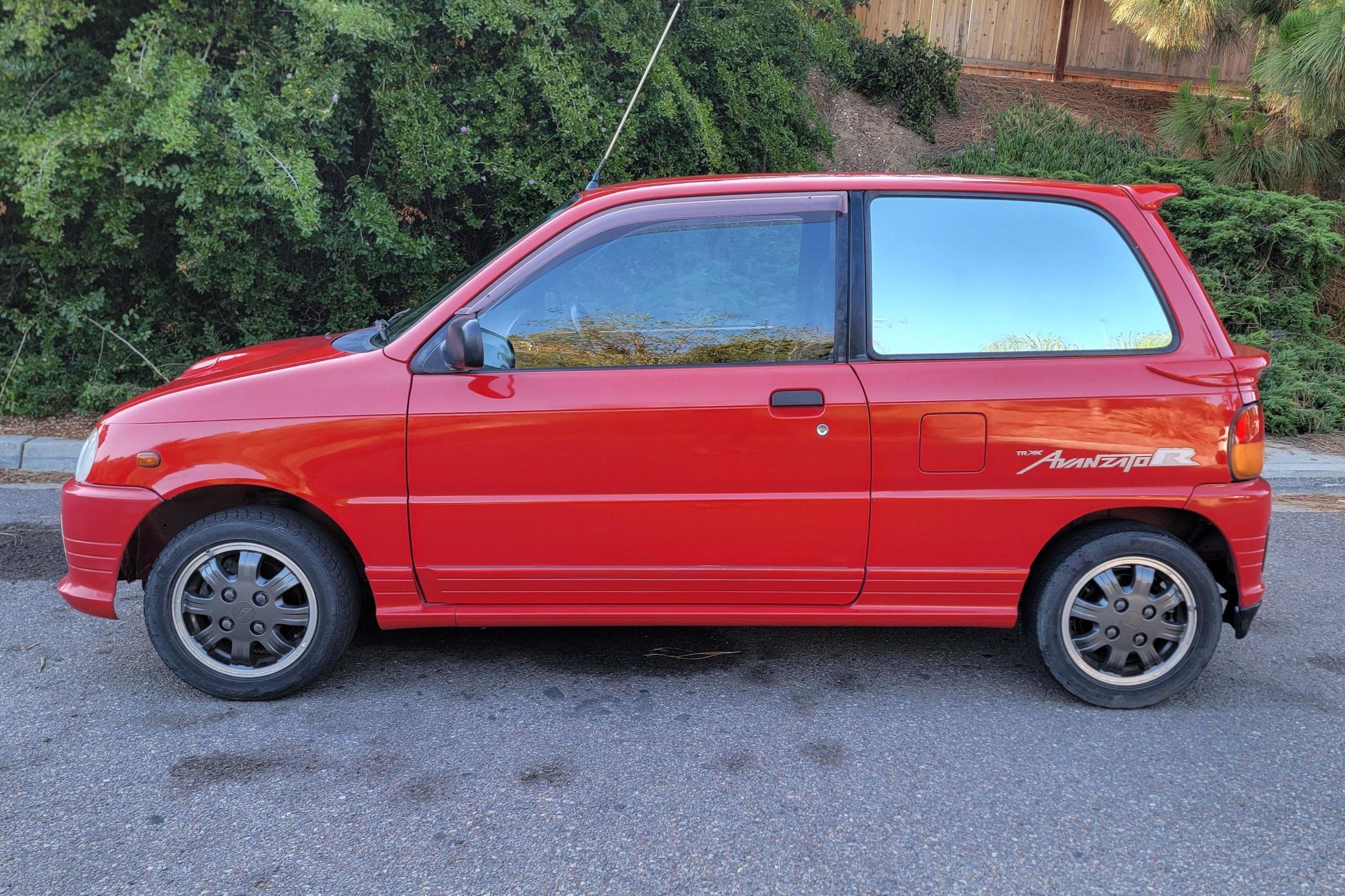 This Daihatsu Kei Hot Hatch Packs 5 Speeds, 4 Cylinders, And A US Passport