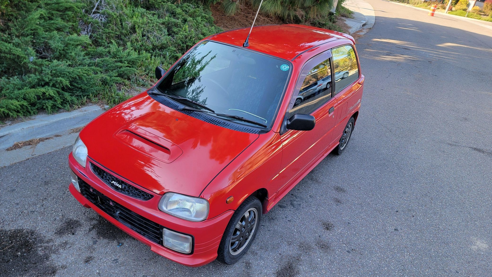 This Daihatsu Kei Hot Hatch Packs 5 Speeds, 4 Cylinders, And A US Passport