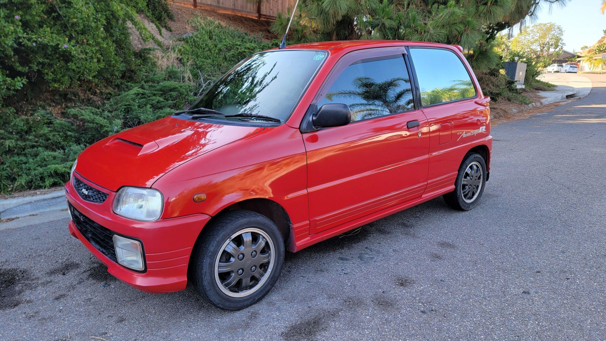 This Daihatsu Kei Hot Hatch Packs 5 Speeds, 4 Cylinders, And A US Passport
