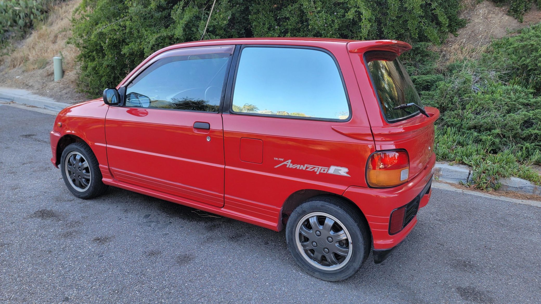 This Daihatsu Kei Hot Hatch Packs 5 Speeds, 4 Cylinders, And A US Passport