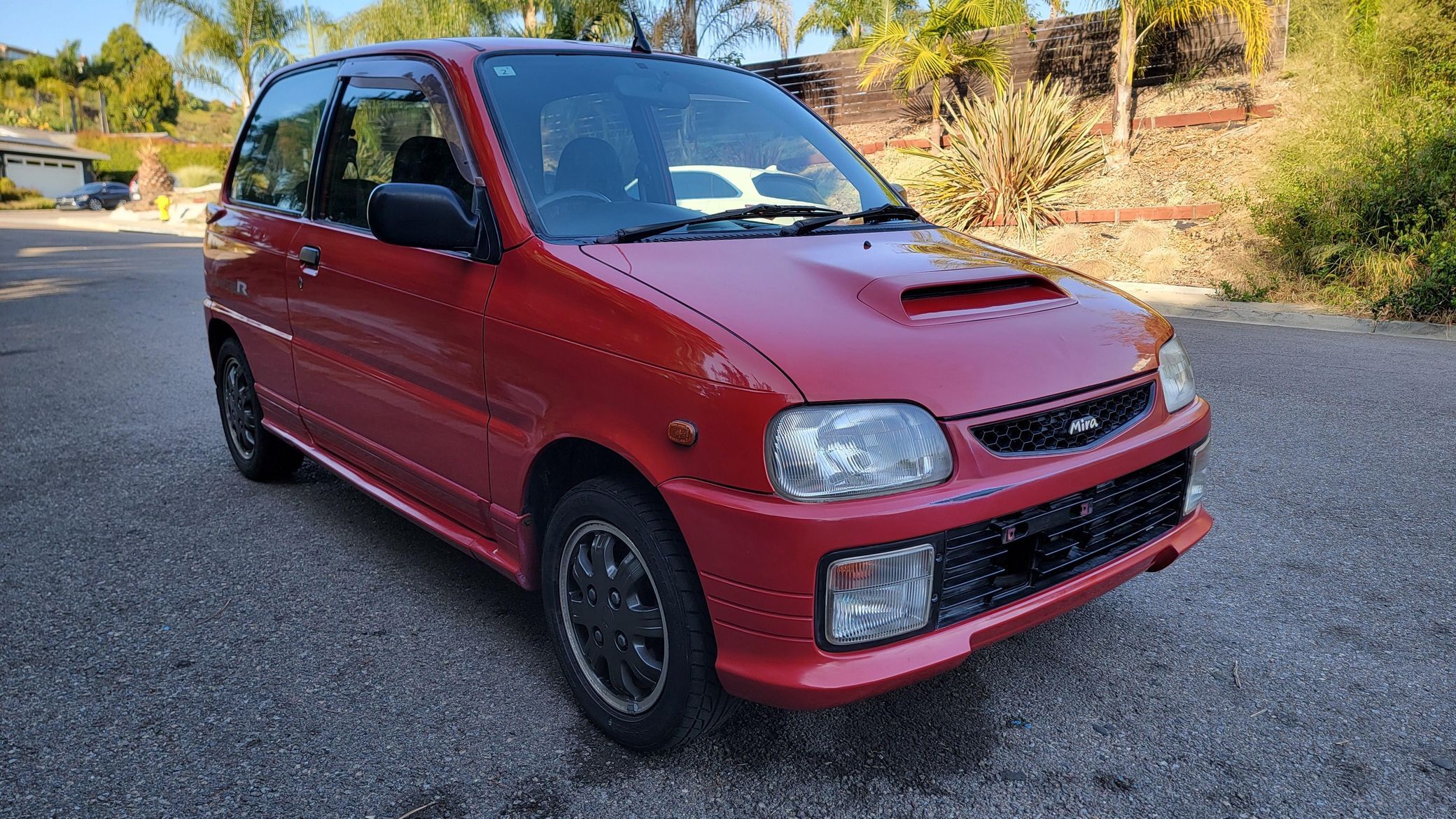 This Daihatsu Kei Hot Hatch Packs 5 Speeds, 4 Cylinders, And A US Passport