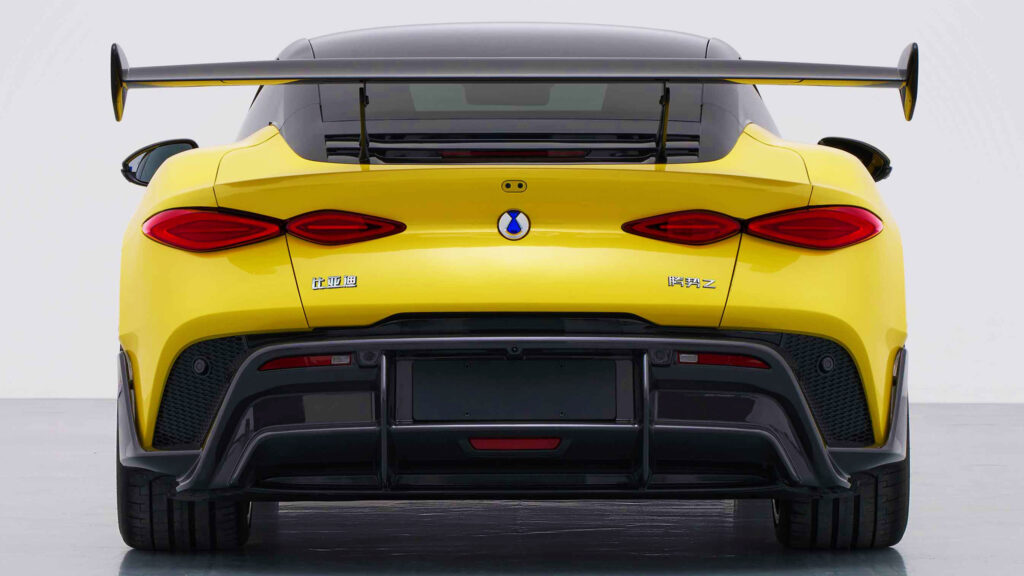  The Denza Z Has Up To 1,582 HP But Weighs As Much As A BMW X5