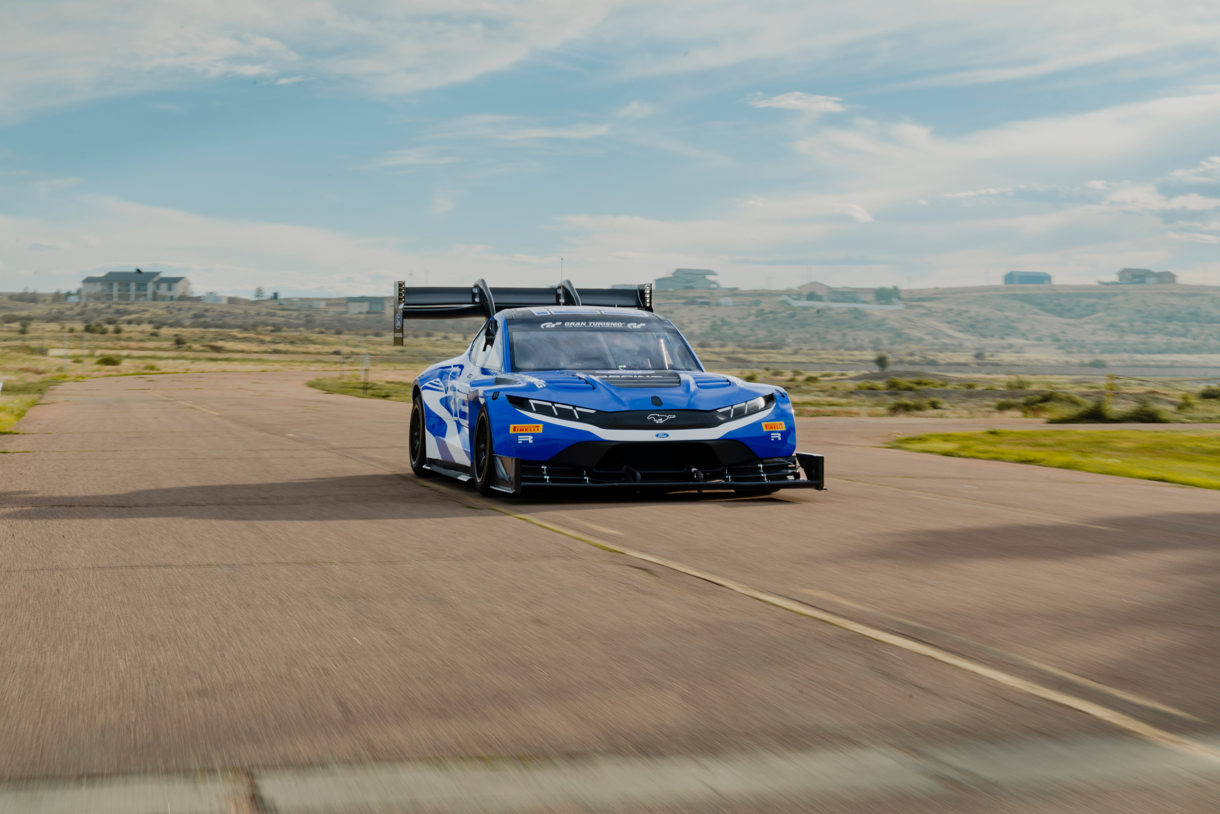 Corvette ZR1X устанавливает новый рекорд производства Pikes Peak, но в целом побеждает Ford