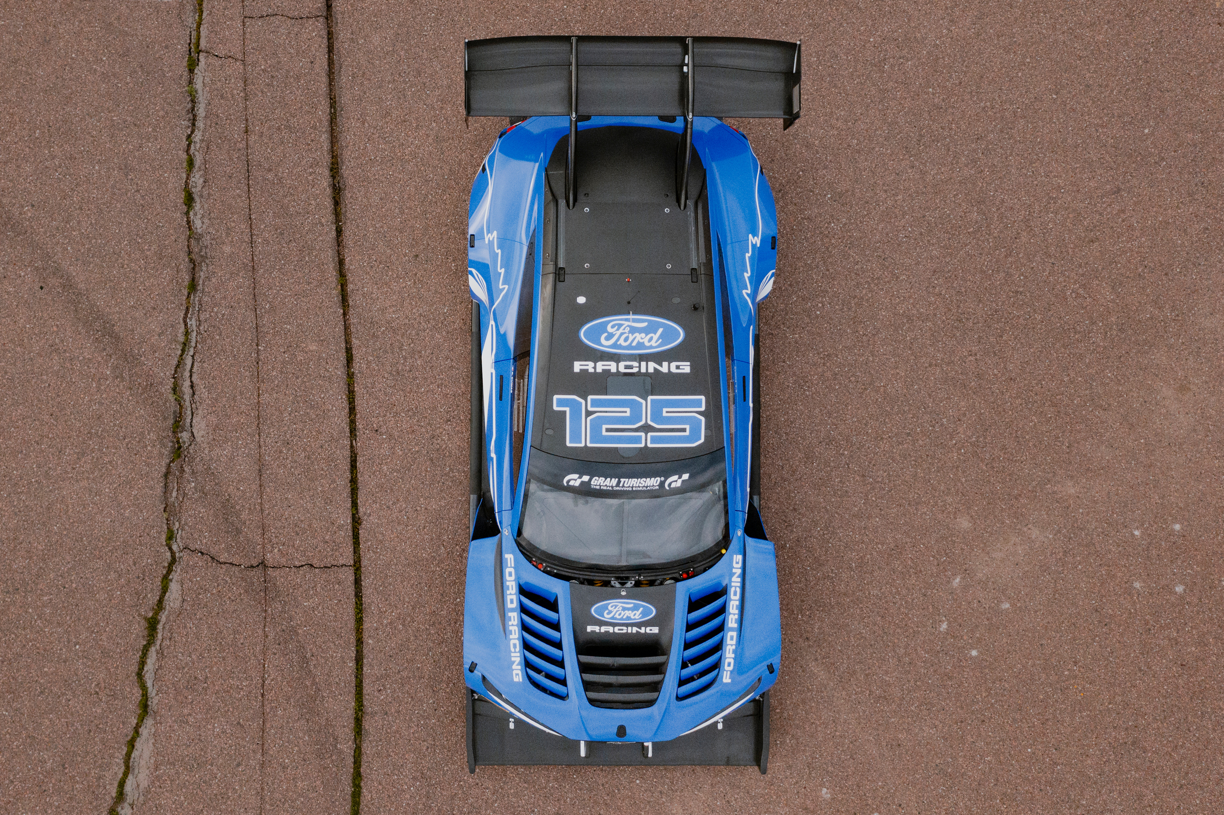 Corvette ZR1X устанавливает новый рекорд производства Pikes Peak, но в целом побеждает Ford