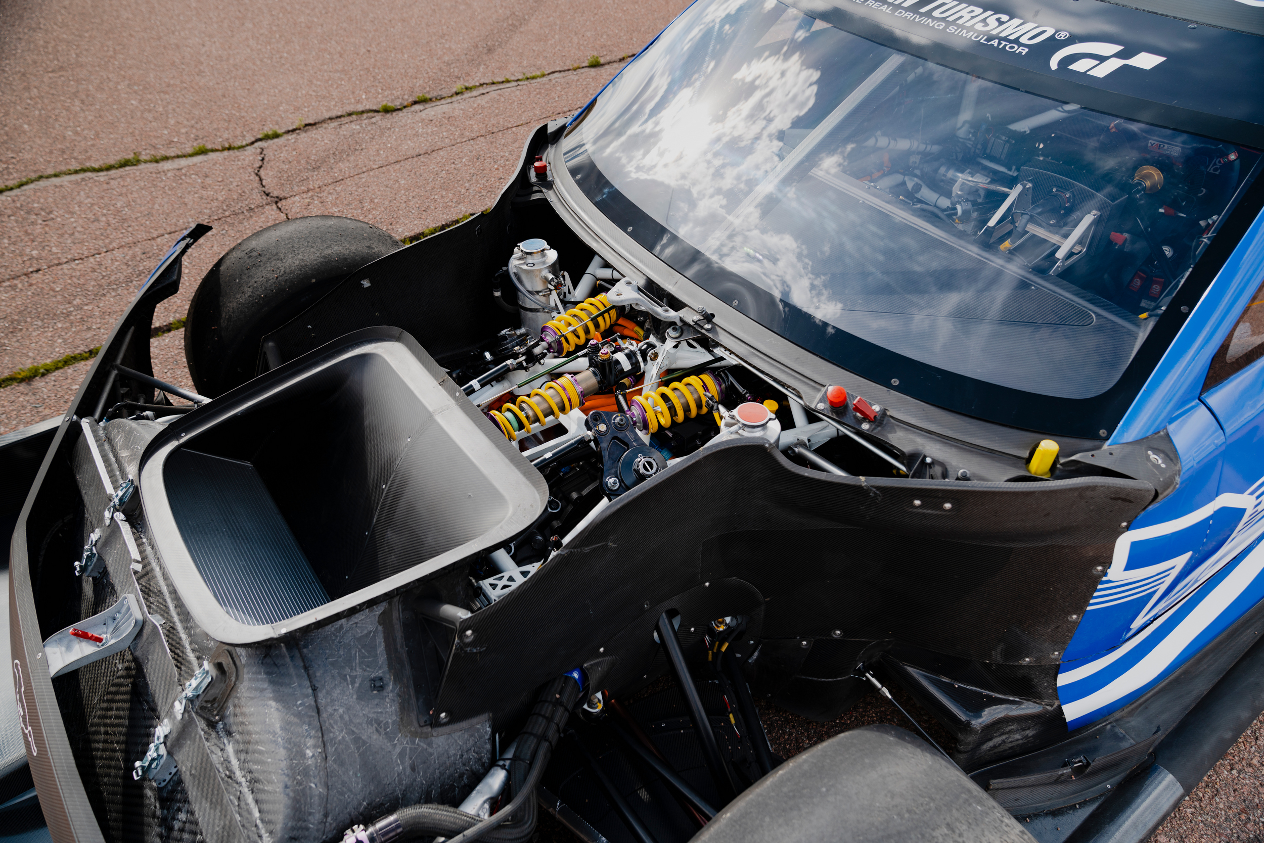 Corvette ZR1X устанавливает новый рекорд производства Pikes Peak, но в целом побеждает Ford