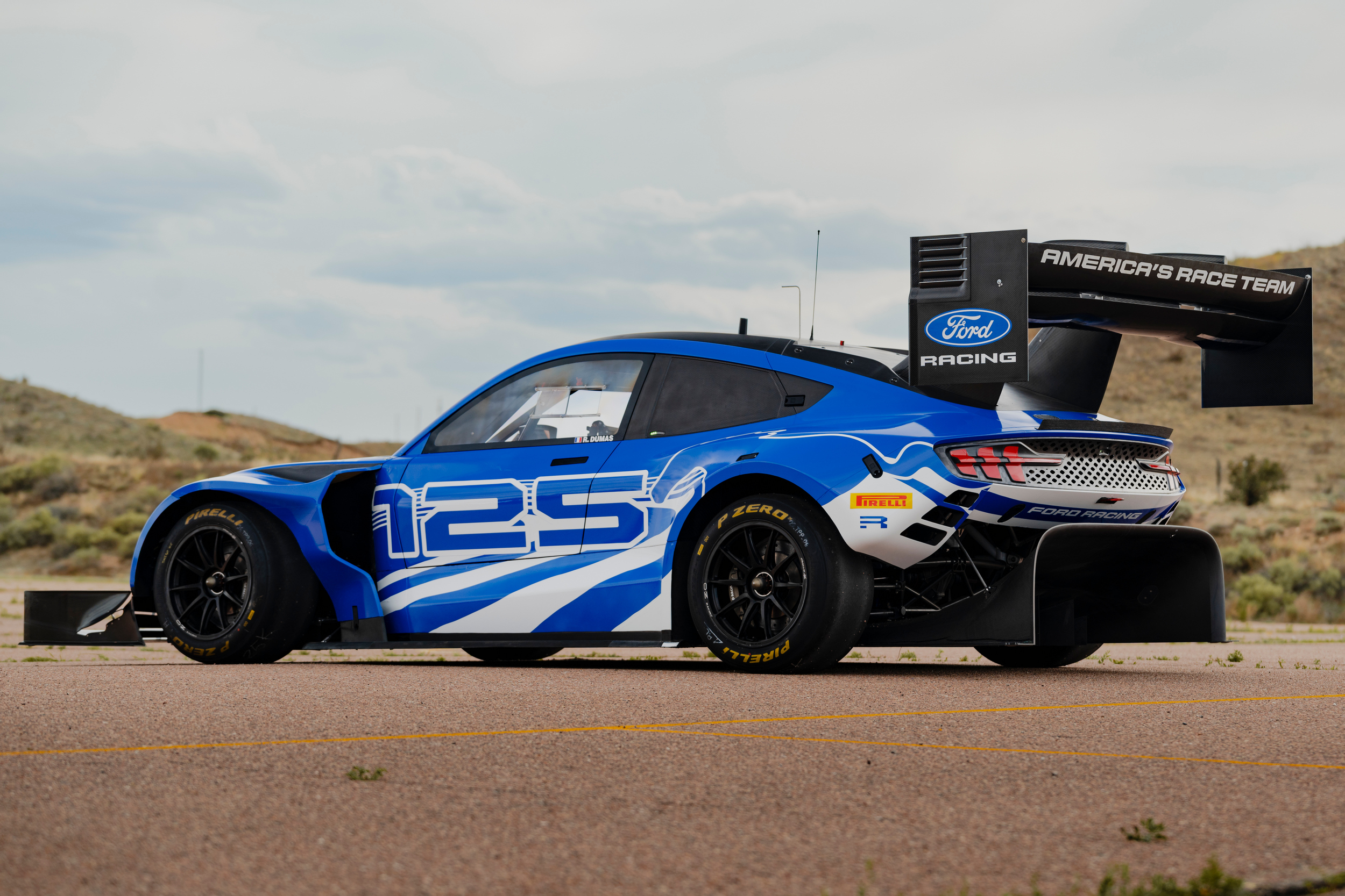 Corvette ZR1X устанавливает новый рекорд производства Pikes Peak, но в целом побеждает Ford