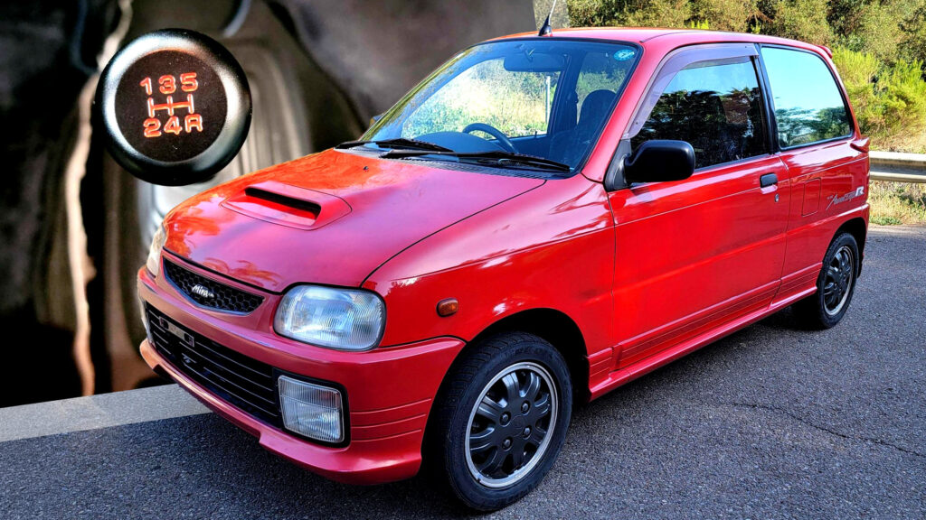  This Daihatsu Kei Hot Hatch Has A 5-Speed, A 4-Cylinder, And An American Passport