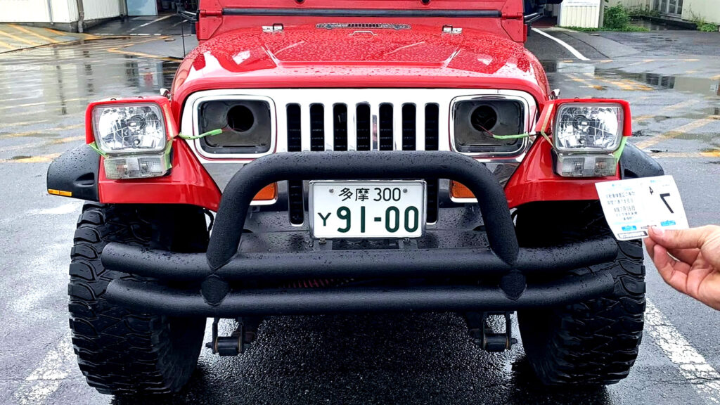  A Jeep Missed Japan’s Headlight Rule By An Inch, So He Boxed Them In Cardboard