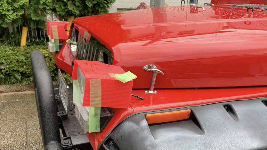  A Jeep Missed Japan&rsquo;s Headlight Rule By An Inch, So He Boxed Them In Cardboard