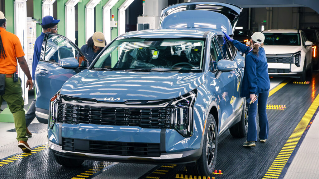  Hyundai Built A Georgia Plant Just For EVs, Now It’s Making Kia Hybrids