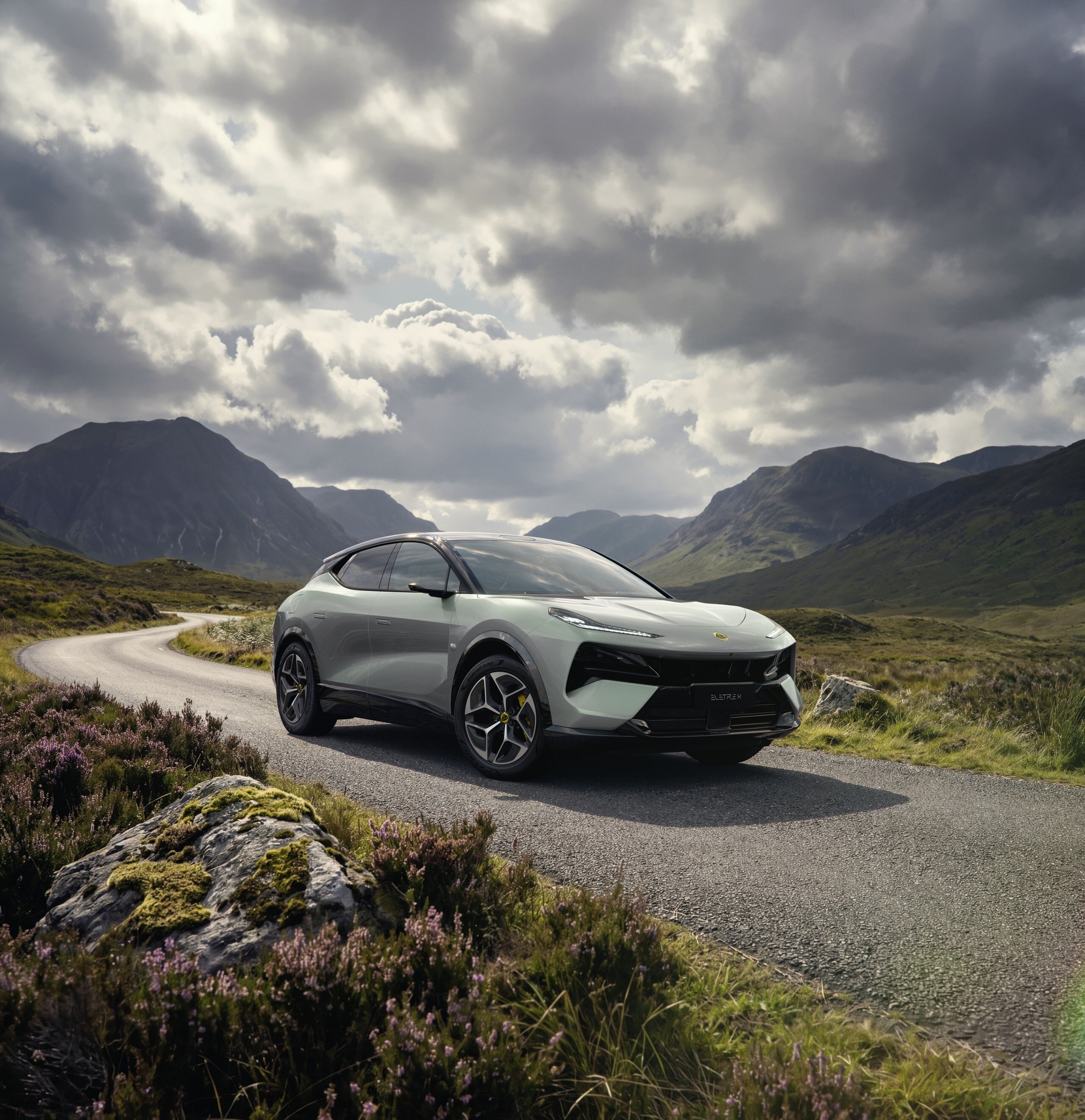 Lotus Eletre hibrid ajunge în Europa, subminând concurența electrică