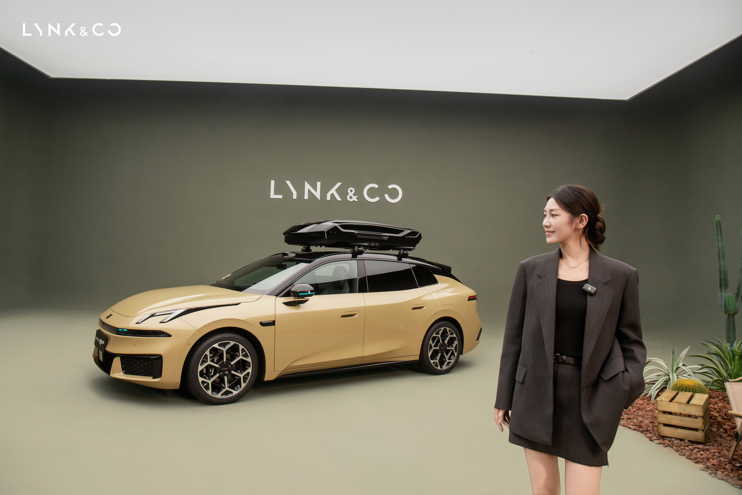 Lynk & Co’s First Wagon Has A Robot That Talks To You From The Dash